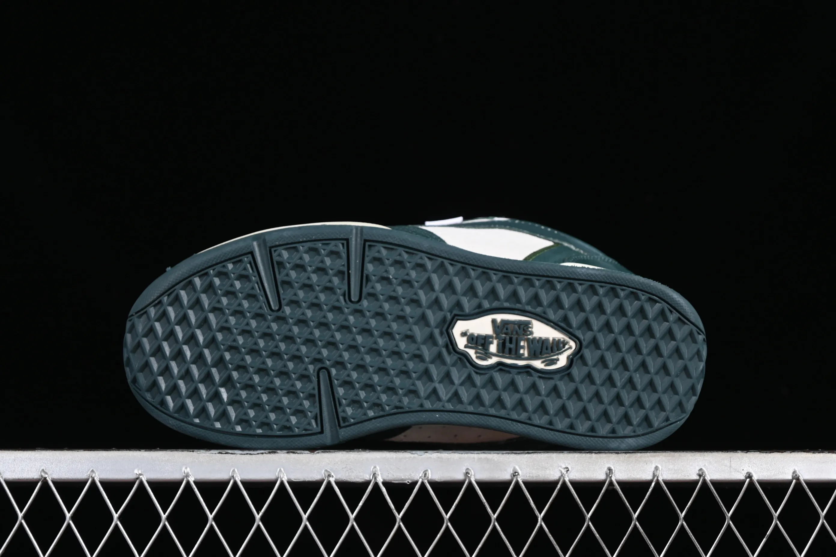 All categories Vans Vans series Vans Mid Vans China Vans Rowley XLT series Vans official shock-absorbing and wear-resistant retro skateboard shoes VN000CQFCPM